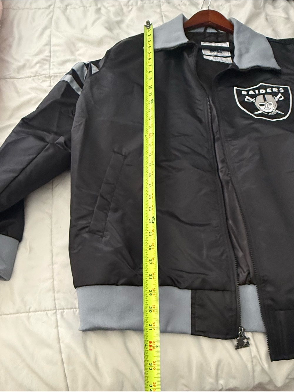 STARTER Black Satin Las Vegas Raiders Jacket with Gray Trim - Picture 3 of 10